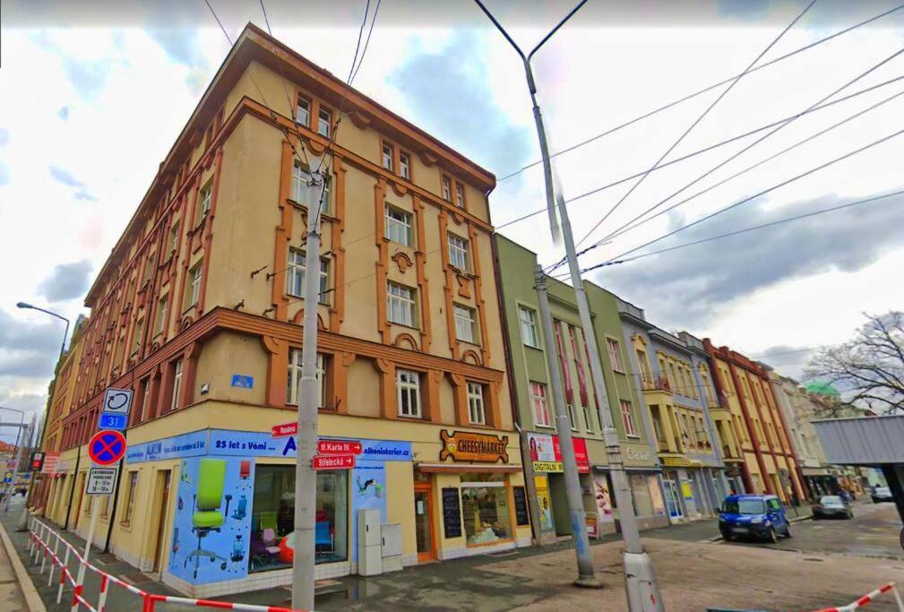 Апартаменты Knk Vibrant Central Spacious Hideaway Градец-Кралове Экстерьер фото